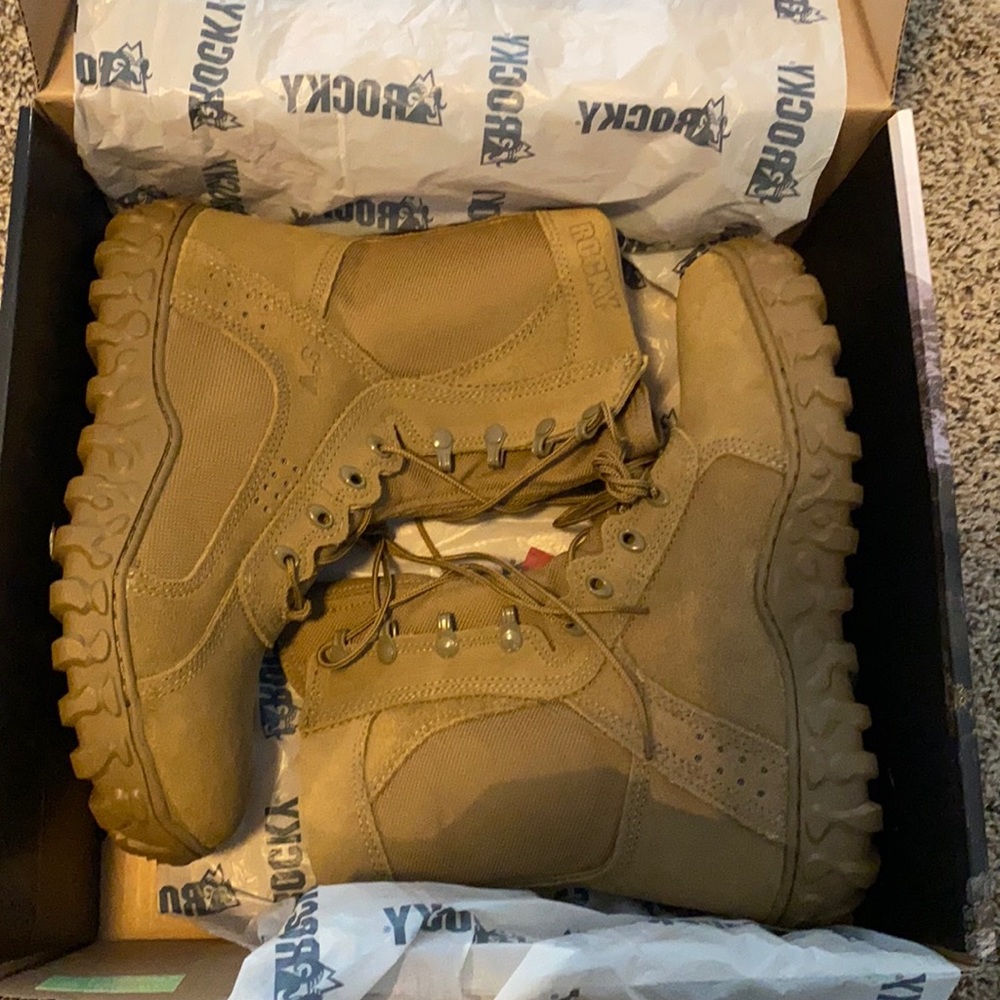 New In Box Rocky S2V coyote brown boots size 9.5